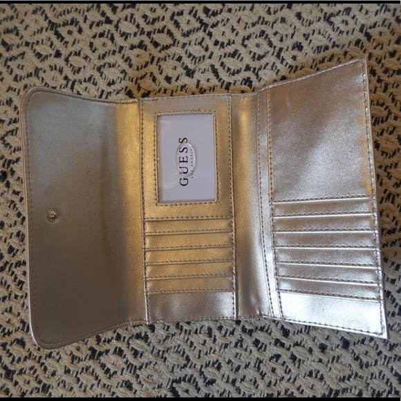 Real brand guess wallet - Picture 4 of 6